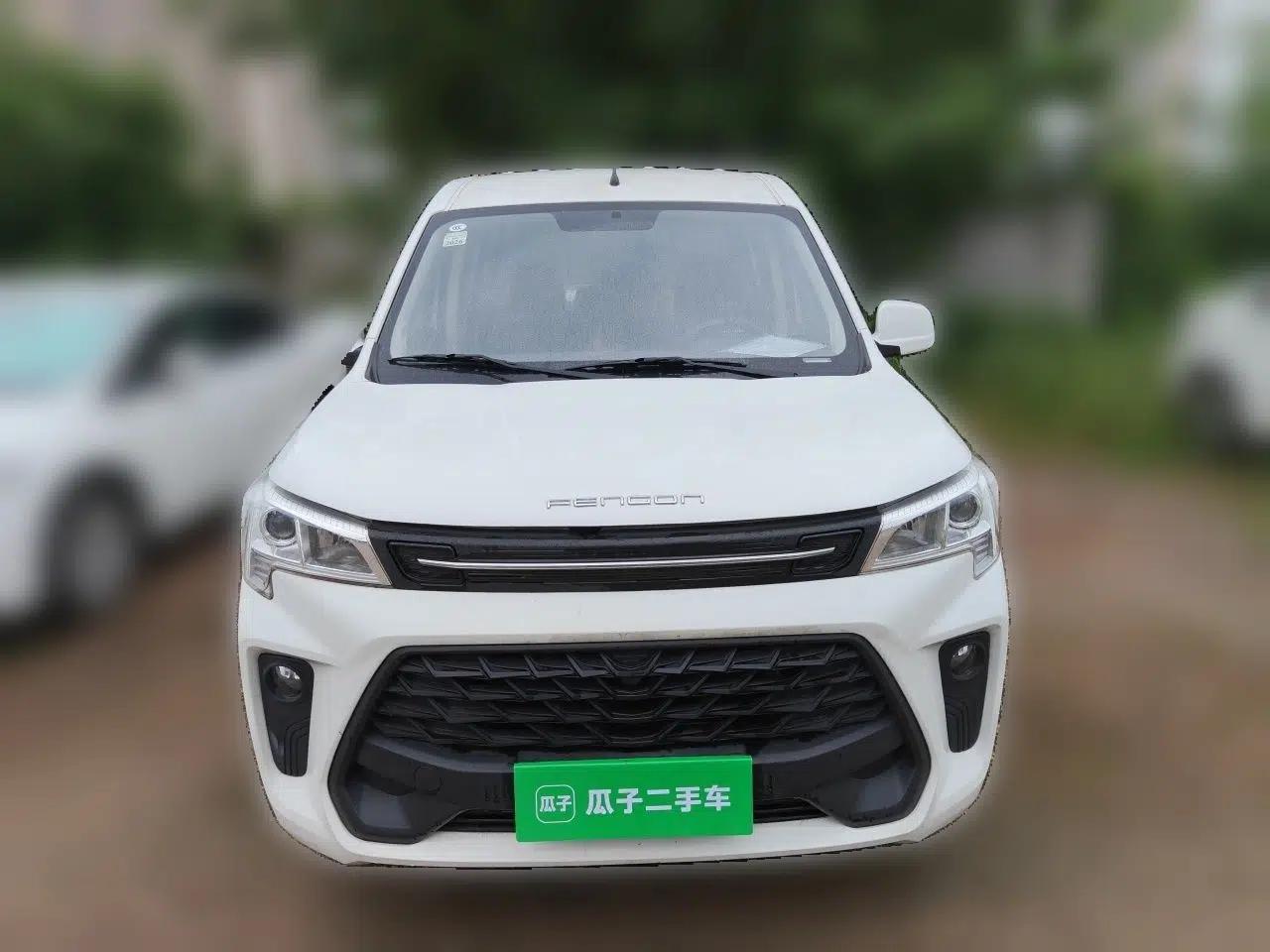 Dongfeng Fengon 380 2022 1.5L Luxury Edition Passenger Vehicle 5 Seats — миниатюра 2