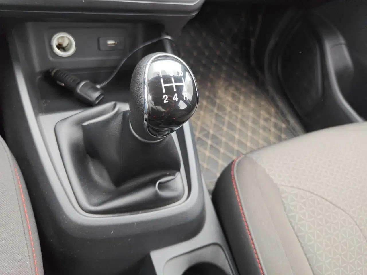 Dongfeng Fengon 380 2022 1.5L Luxury Edition Passenger Vehicle 5 Seats — миниатюра 15