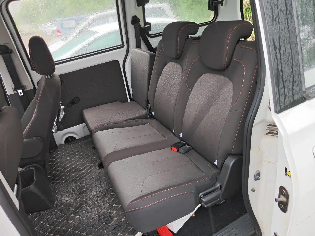 Dongfeng Fengon 380 2022 1.5L Luxury Edition Passenger Vehicle 5 Seats — миниатюра 18