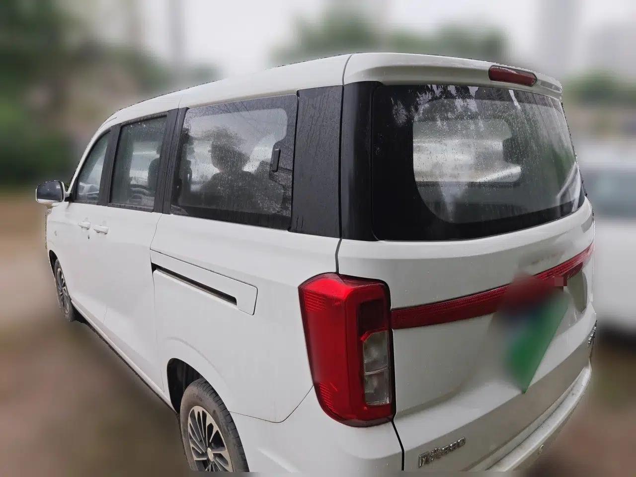 Dongfeng Fengon 380 2022 1.5L Luxury Edition Passenger Vehicle 5 Seats — миниатюра 4