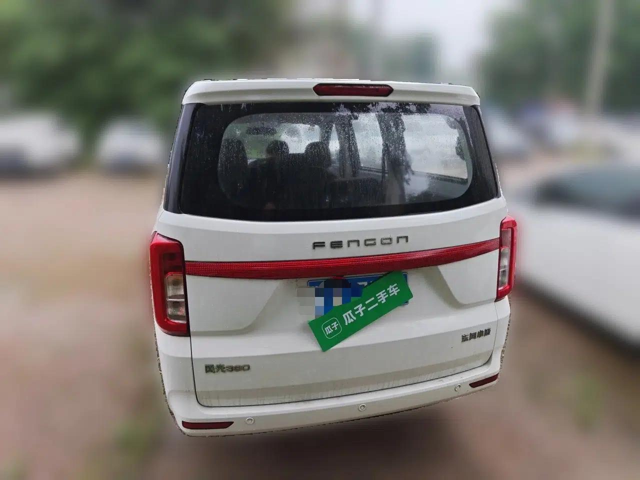 Dongfeng Fengon 380 2022 1.5L Luxury Edition Passenger Vehicle 5 Seats — миниатюра 5