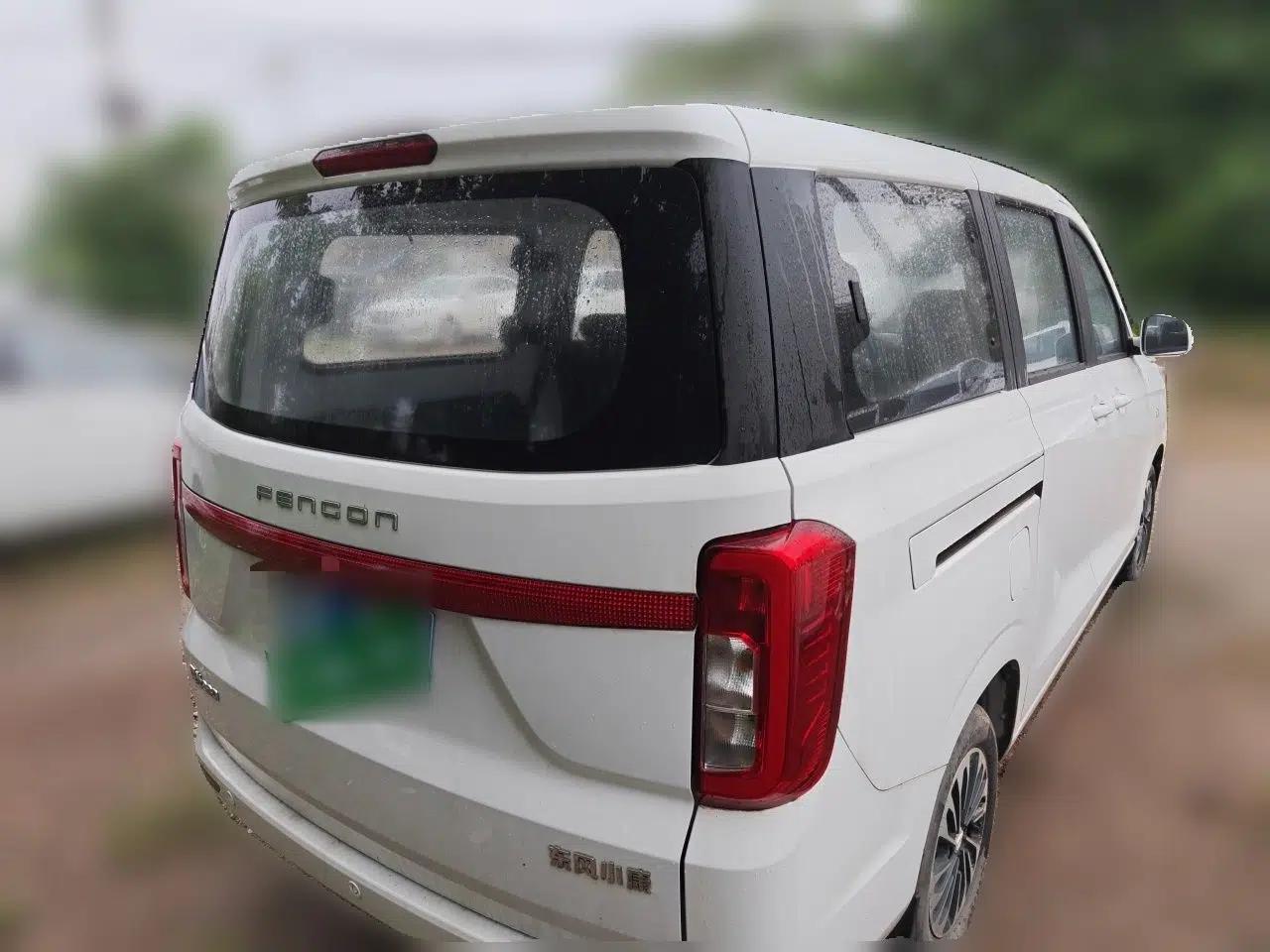Dongfeng Fengon 380 2022 1.5L Luxury Edition Passenger Vehicle 5 Seats — миниатюра 6