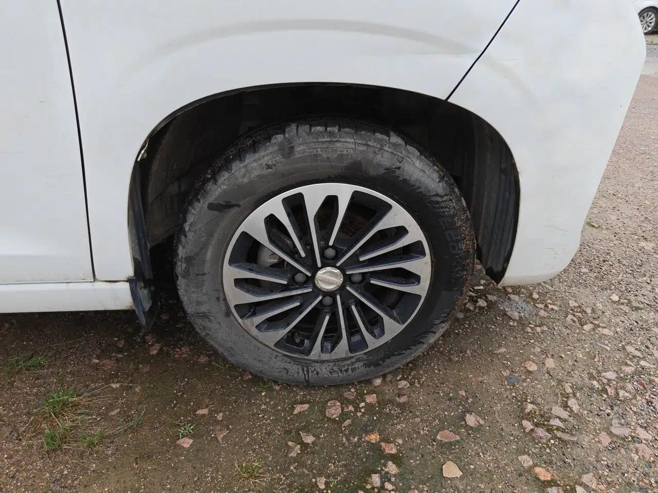 Dongfeng Fengon 380 2022 1.5L Luxury Edition Passenger Vehicle 5 Seats — миниатюра 8