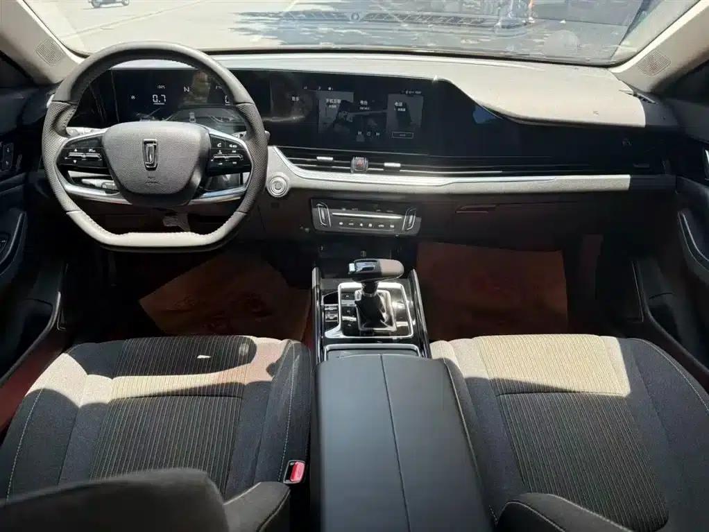Bestune B70 2023 Third Generation 1.5T Automatic Enjoyment Edition 70th Anniversary Edition — миниатюра 9