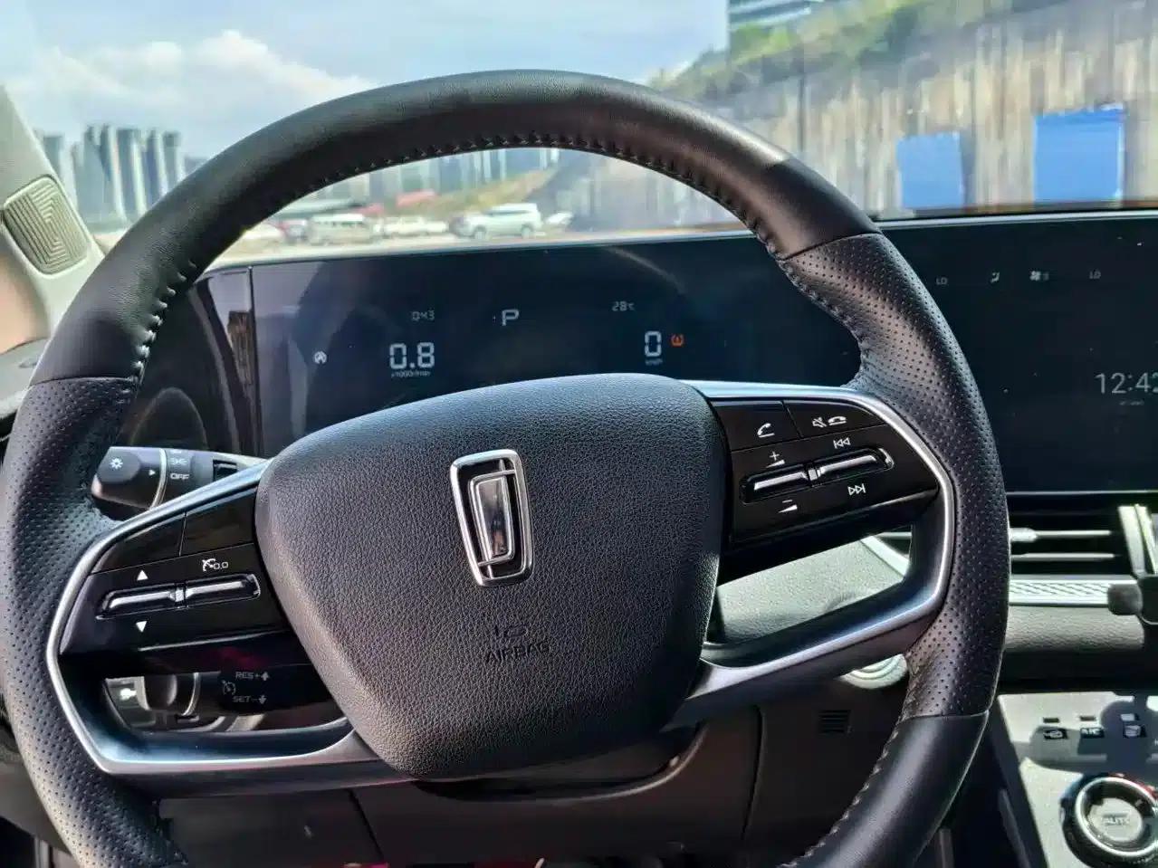 Bestune B70 2023 Third Generation 1.5T Automatic Enjoyment Edition 70th Anniversary Edition — миниатюра 6