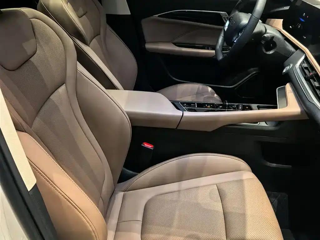 Bestune B70 2024 Dragon Edition 1.5T Leading Model — миниатюра 18