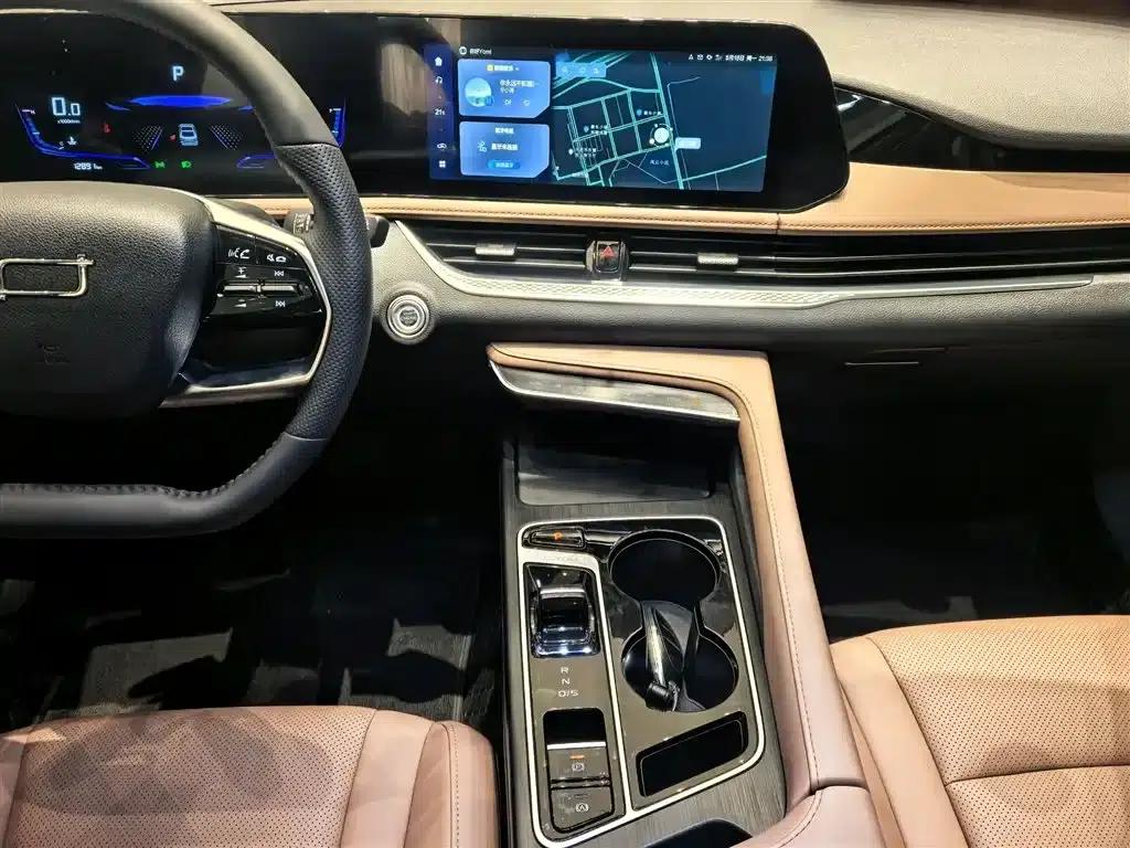 Bestune B70 2024 Dragon Edition 1.5T Leading Model — миниатюра 5