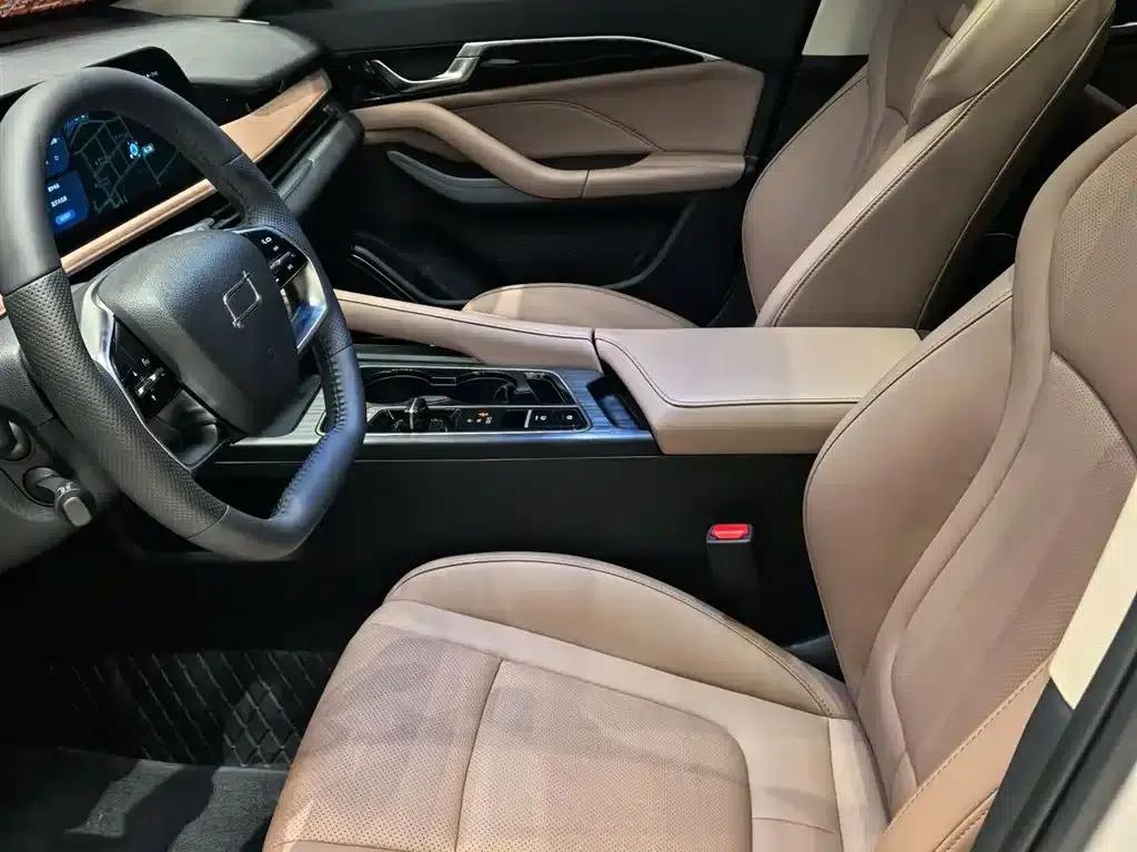 Bestune B70 2024 Dragon Edition 1.5T Leading Model — миниатюра 9