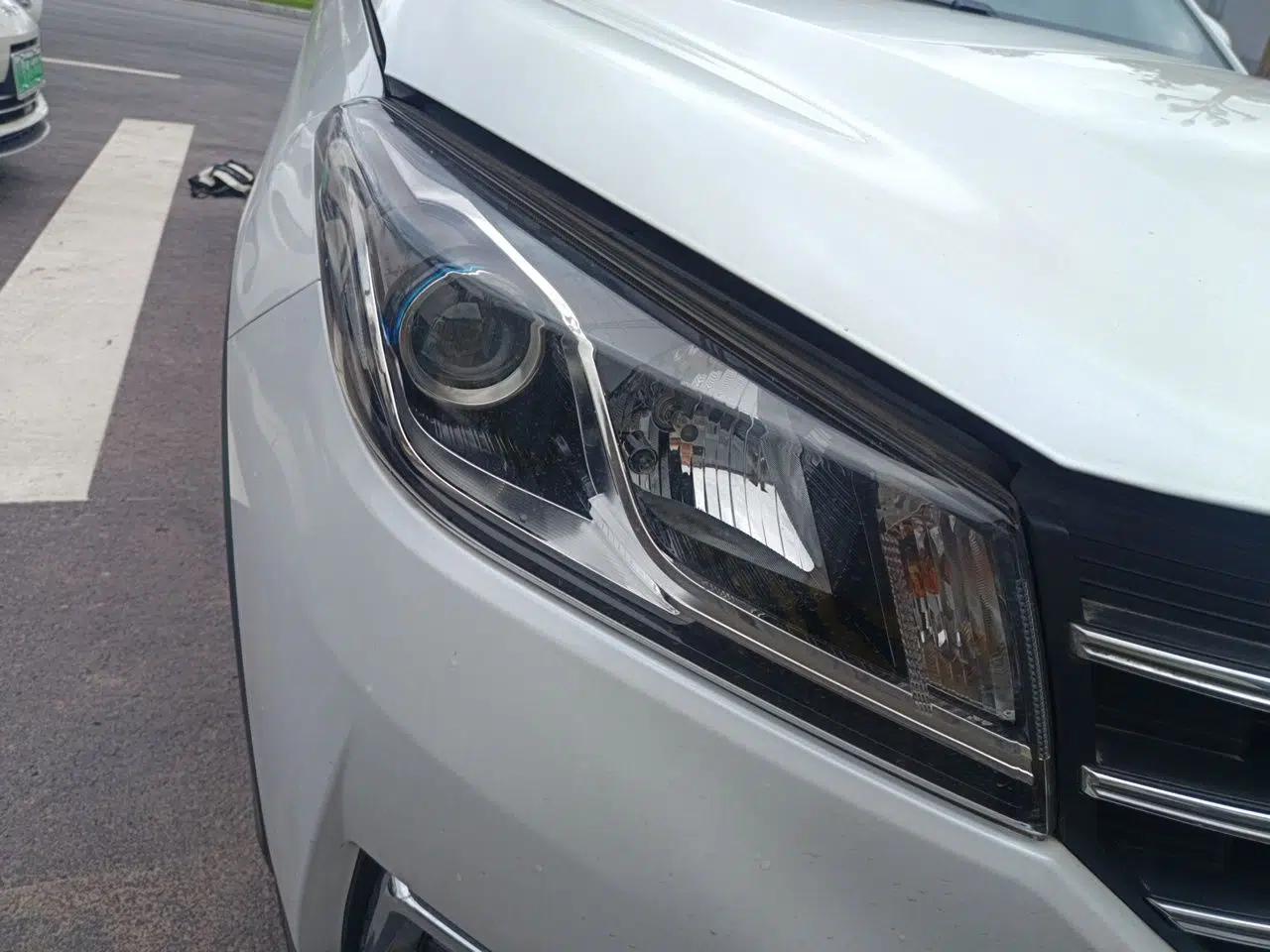 Dongfeng Fengon E3 2019 EVR Extended-Range Luxury Model — миниатюра 7