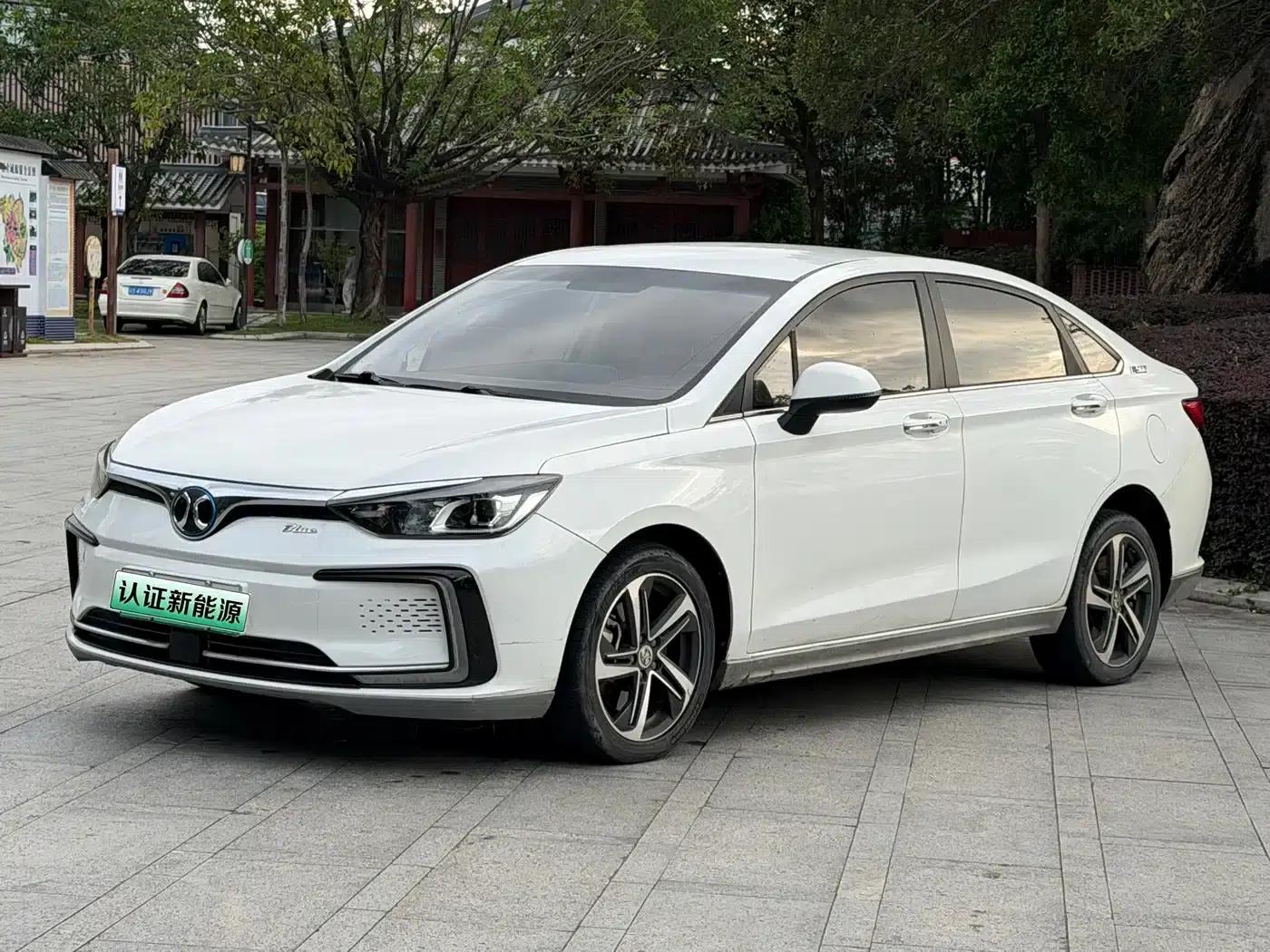 Beijing EU5 2019 R500 Smart Wind Edition — миниатюра 1