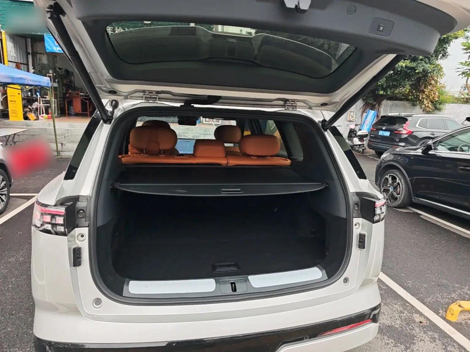 Dongfeng eπ eπ008 2025 210 Ultra Range-Extended Version 5 Seats — миниатюра 21