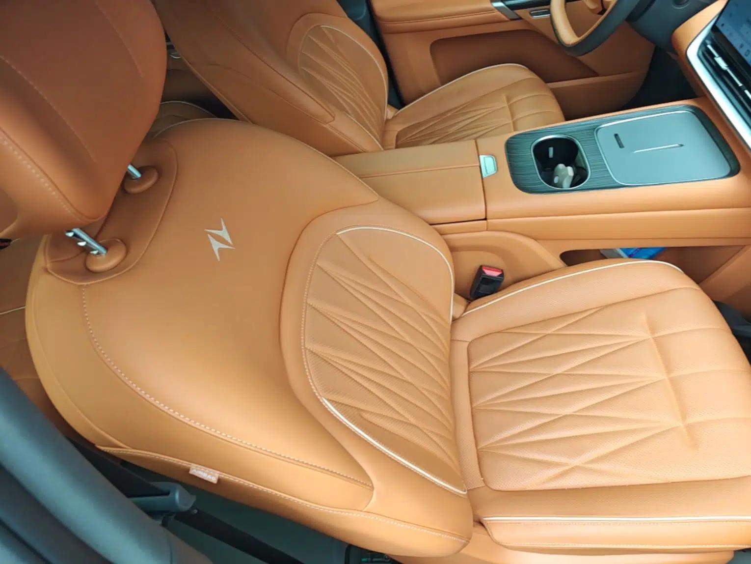 Dongfeng eπ eπ008 2025 210 Ultra Range-Extended Version 5 Seats — миниатюра 24