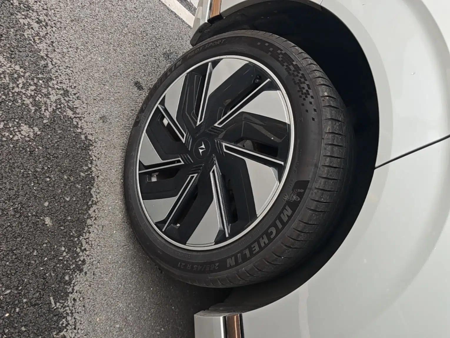 Dongfeng eπ eπ008 2025 210 Ultra Range-Extended Version 5 Seats — миниатюра 10