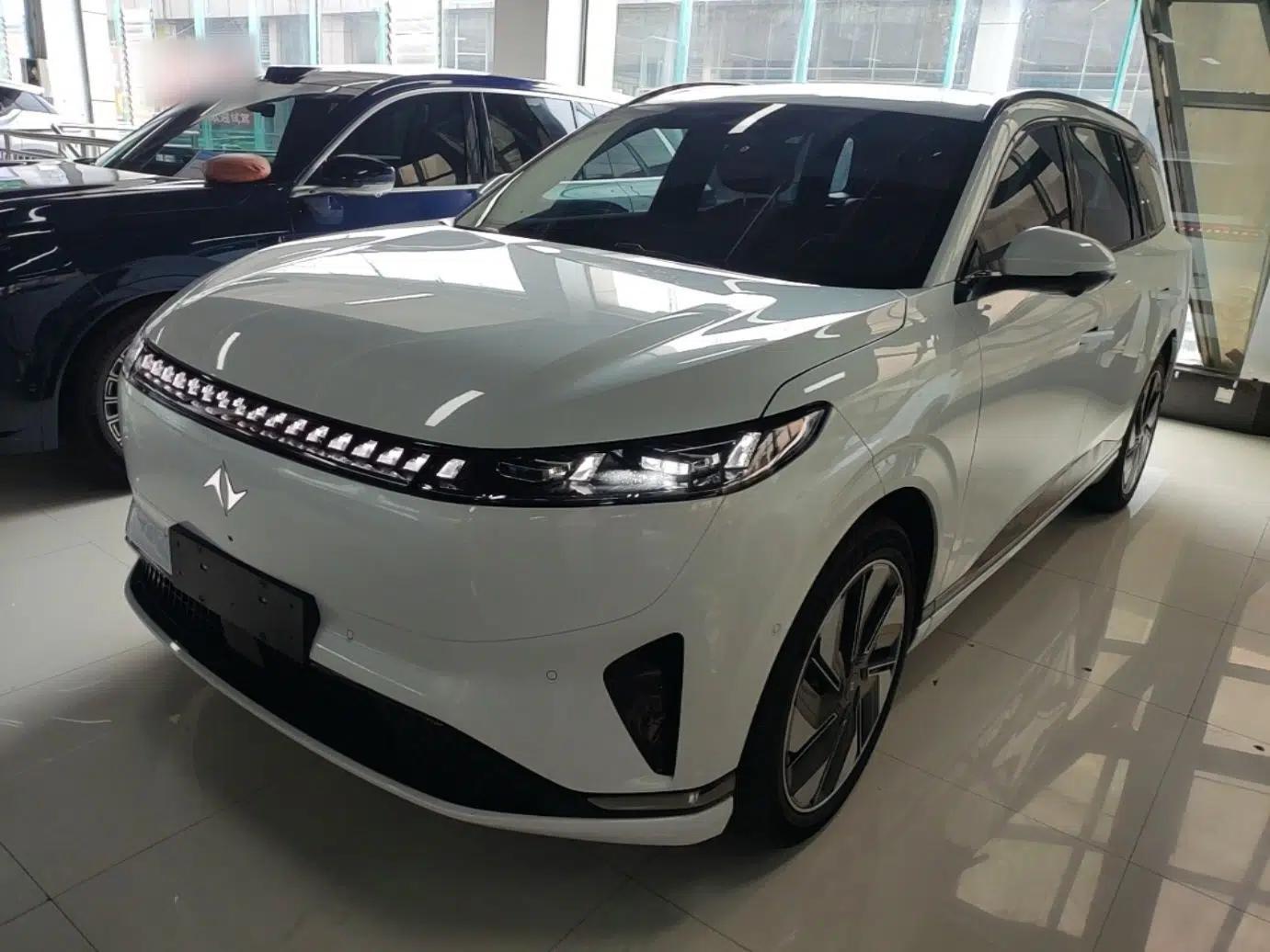 Dongfeng eπ eπ008 2025 636Ultra All-Electric Version 5 Seats — миниатюра 1