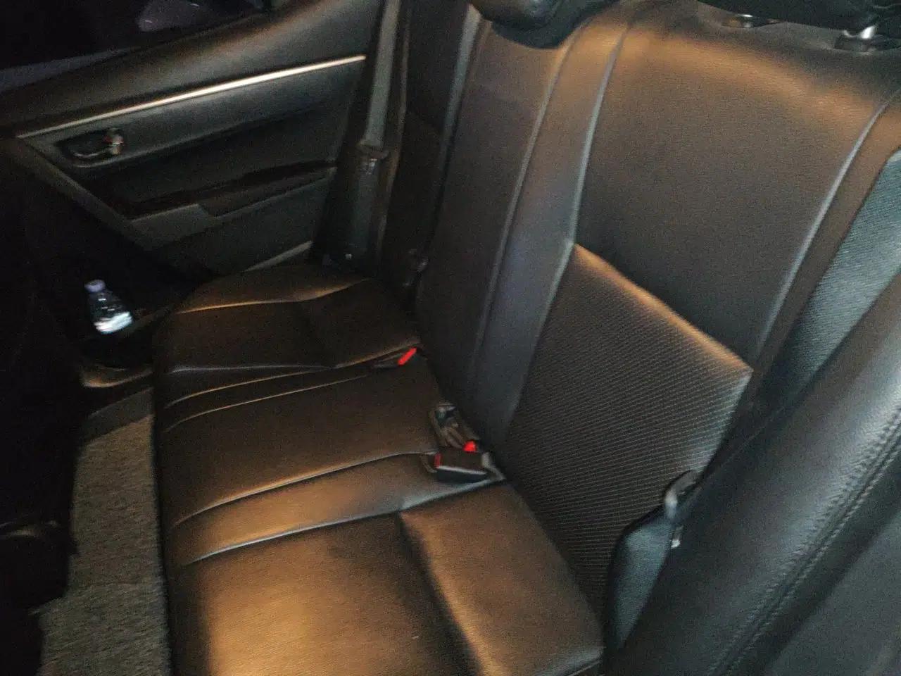 Toyota Corolla 2017 1.6L CVT GL — миниатюра 18