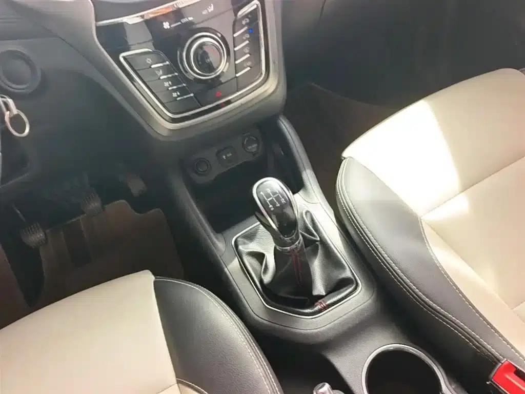 Changan CS35 2017 1.6L Manual Deluxe Edition — миниатюра 14
