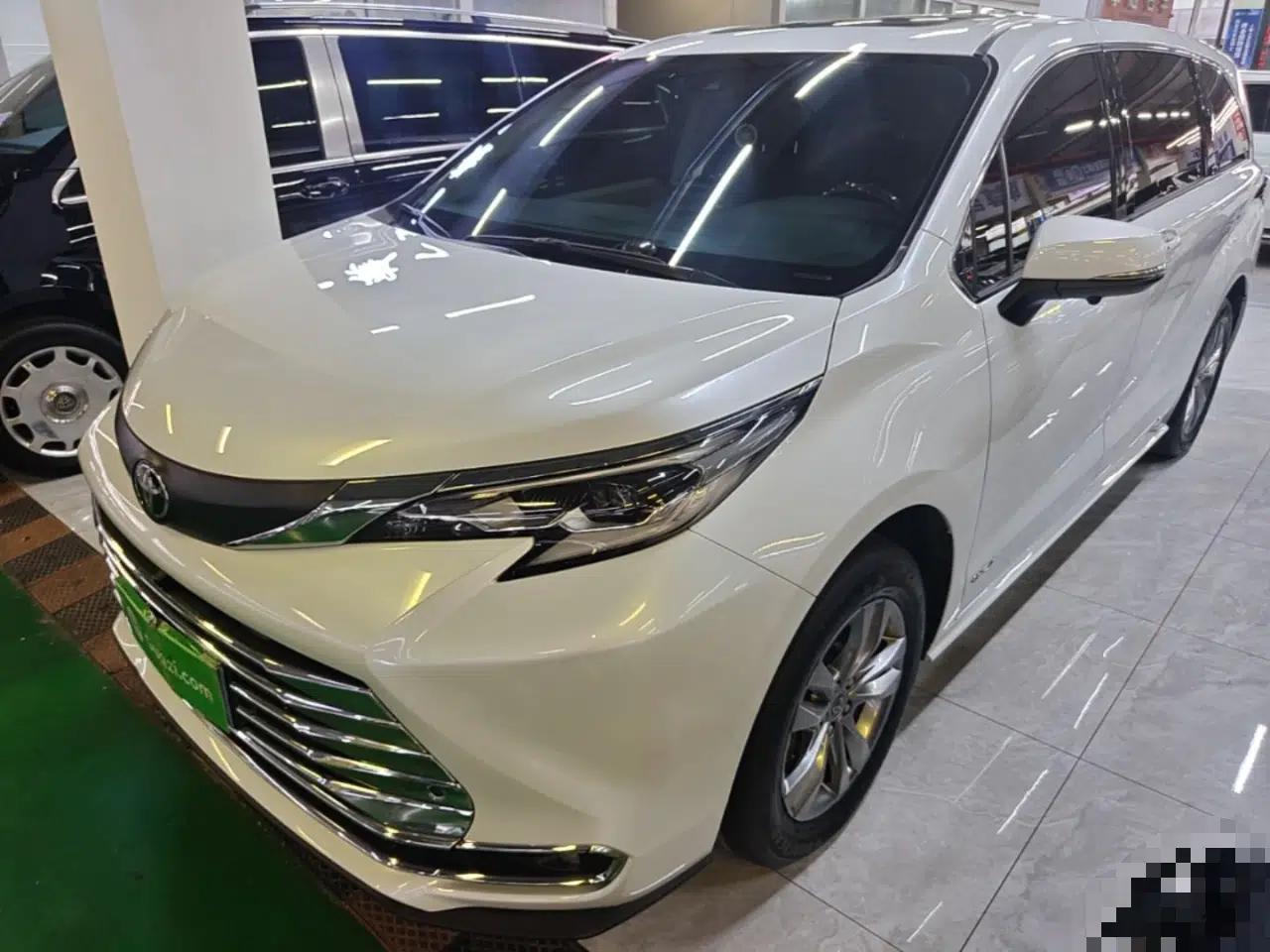 Toyota SIENNA 2024 2.5L Hybrid Comfort Edition — миниатюра 1