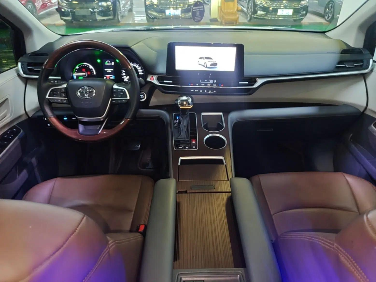 Toyota SIENNA 2024 2.5L Hybrid Comfort Edition — миниатюра 13