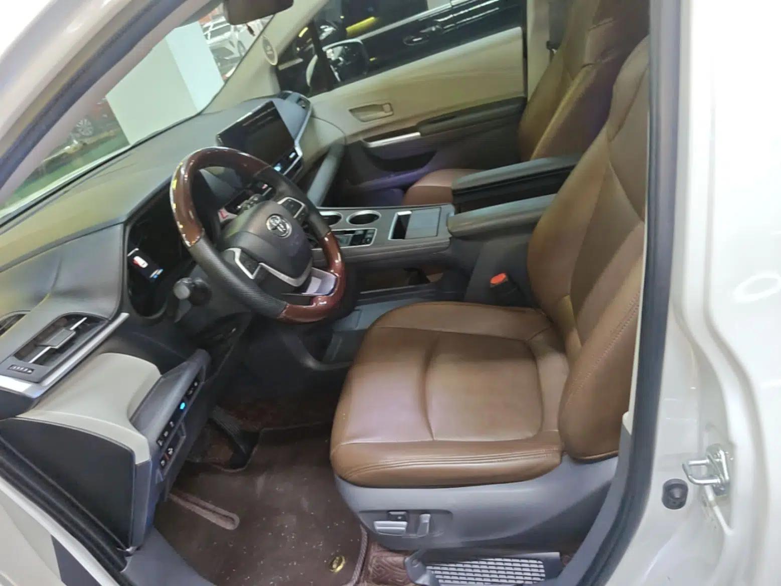 Toyota SIENNA 2024 2.5L Hybrid Comfort Edition — миниатюра 18