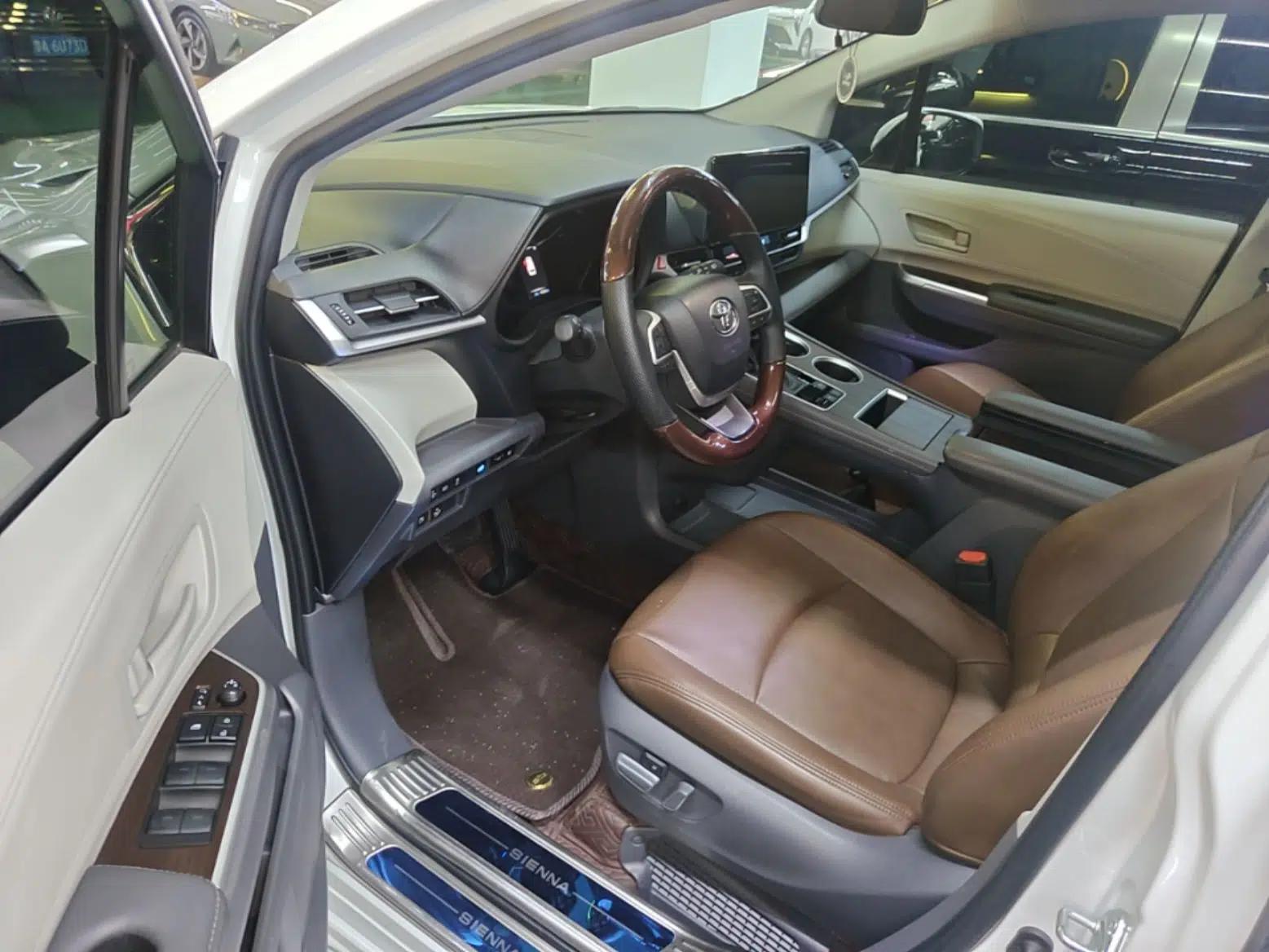 Toyota SIENNA 2024 2.5L Hybrid Comfort Edition — миниатюра 19