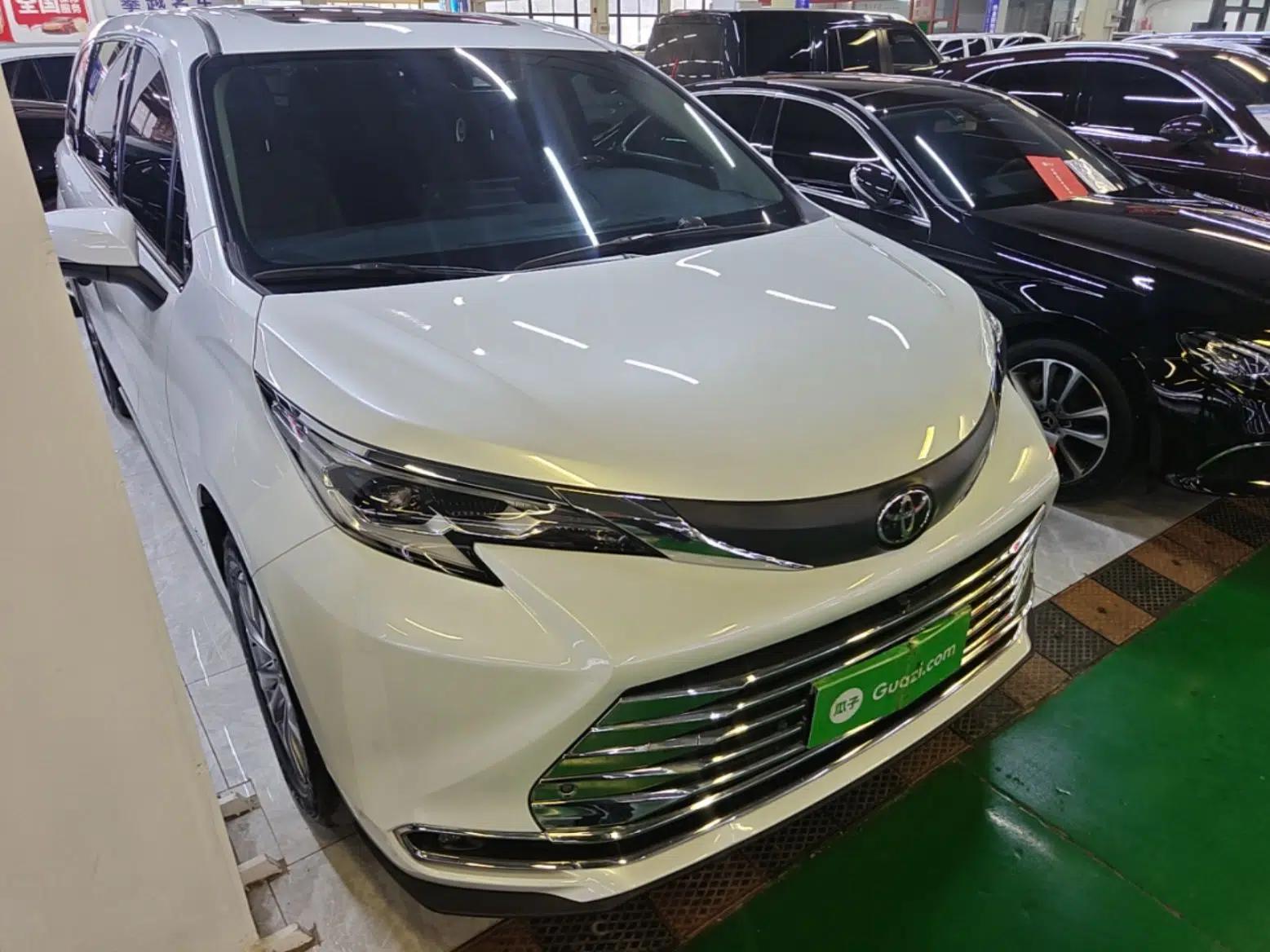 Toyota SIENNA 2024 2.5L Hybrid Comfort Edition — миниатюра 3