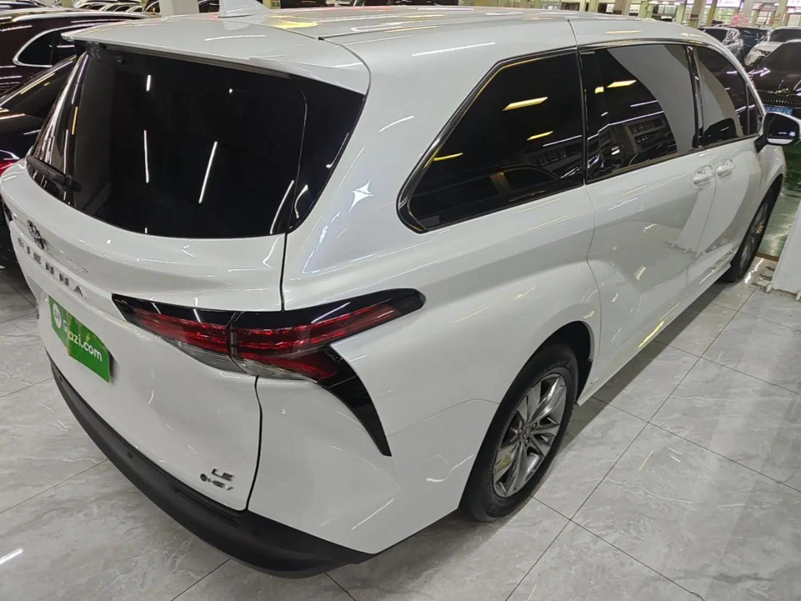 Toyota SIENNA 2024 2.5L Hybrid Comfort Edition — миниатюра 6