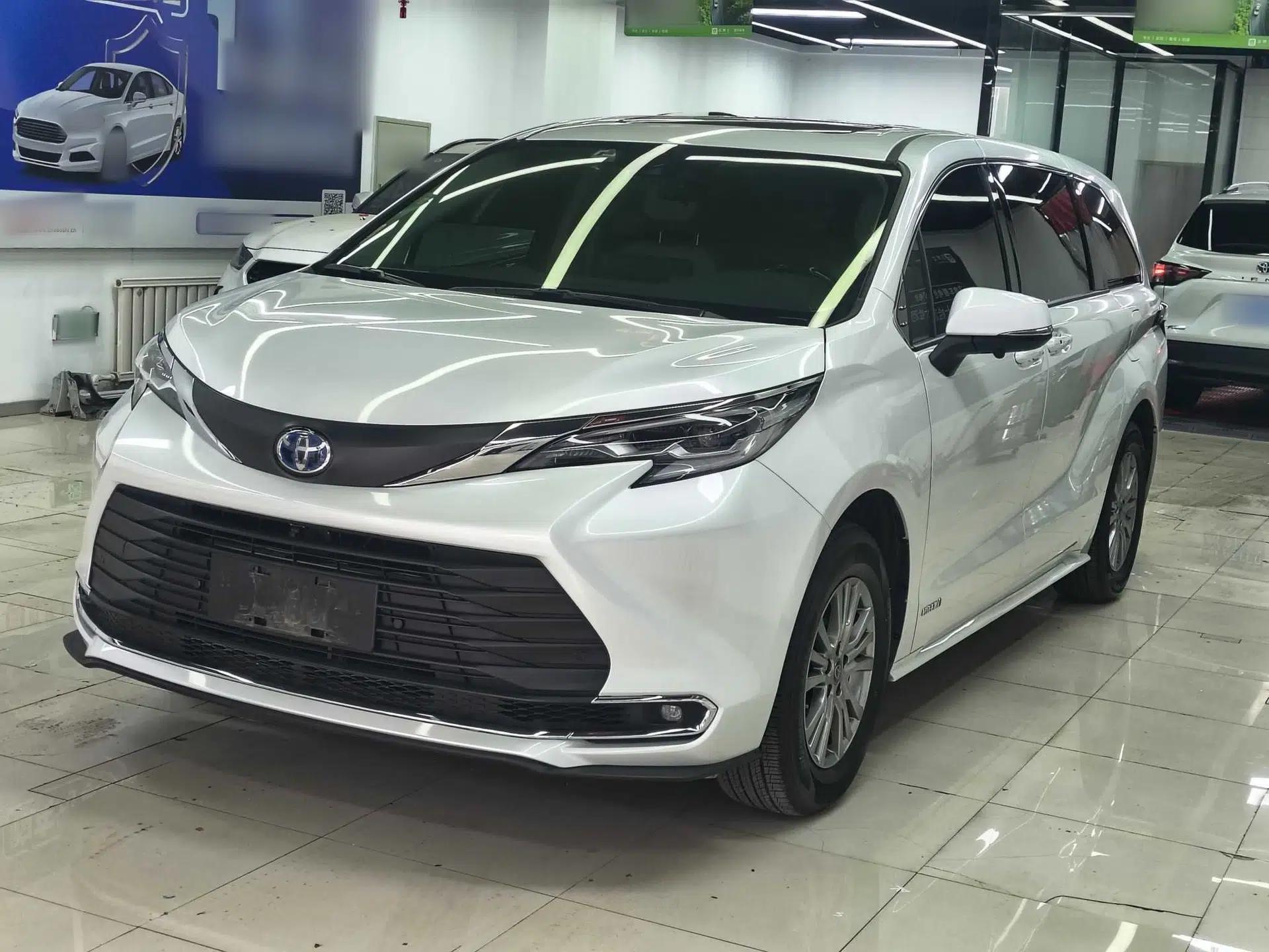 Toyota SIENNA 2023 2.5L Hybrid Comfort Edition — миниатюра 1