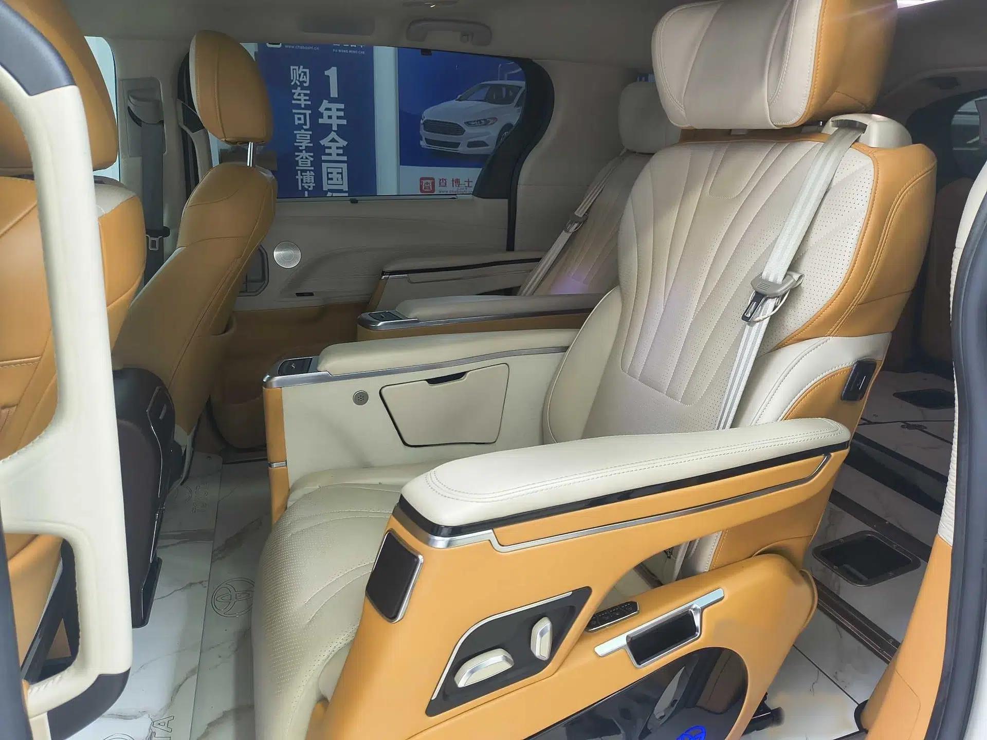 Toyota SIENNA 2023 2.5L Hybrid Comfort Edition — миниатюра 17