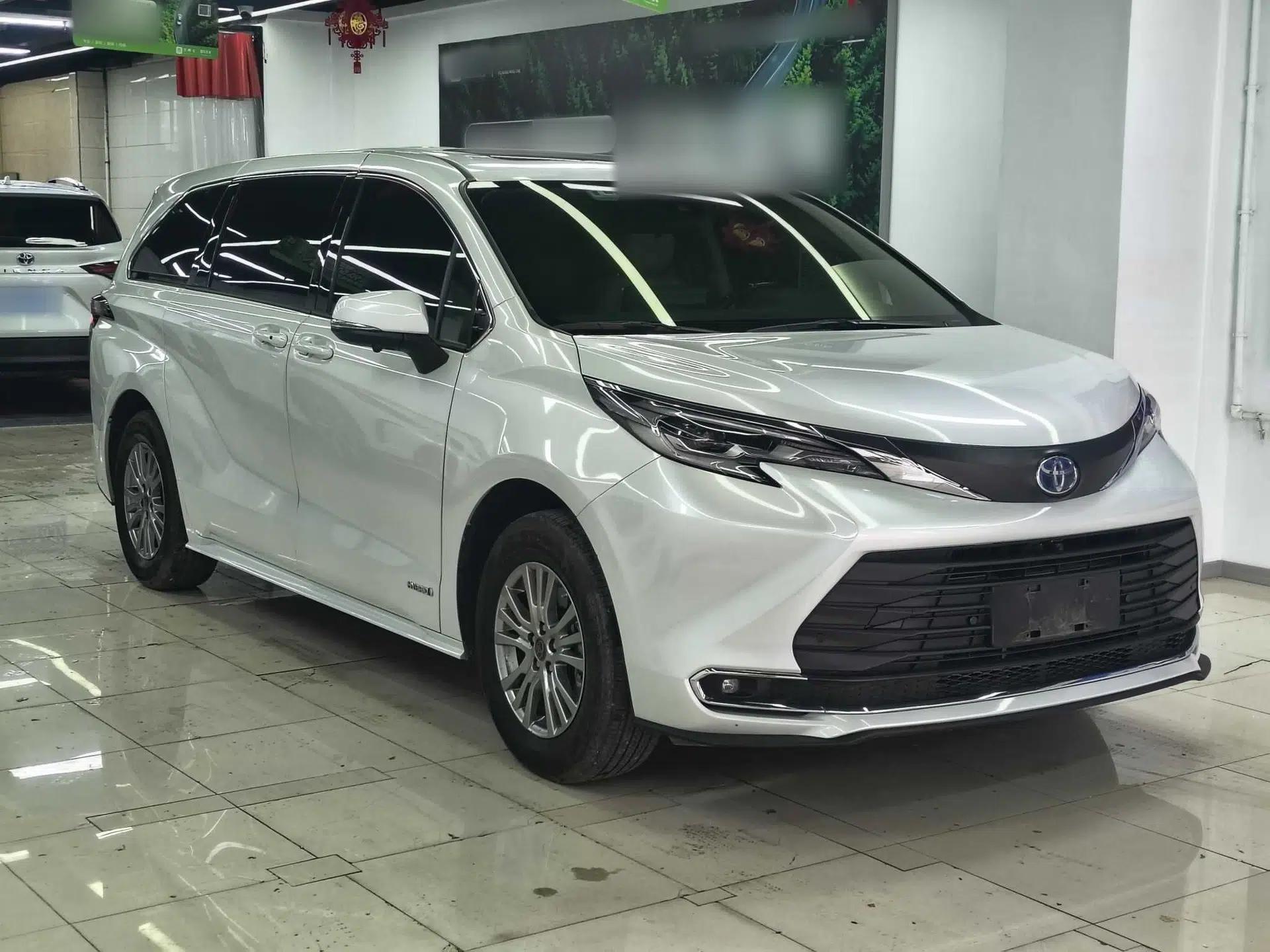 Toyota SIENNA 2023 2.5L Hybrid Comfort Edition — миниатюра 3