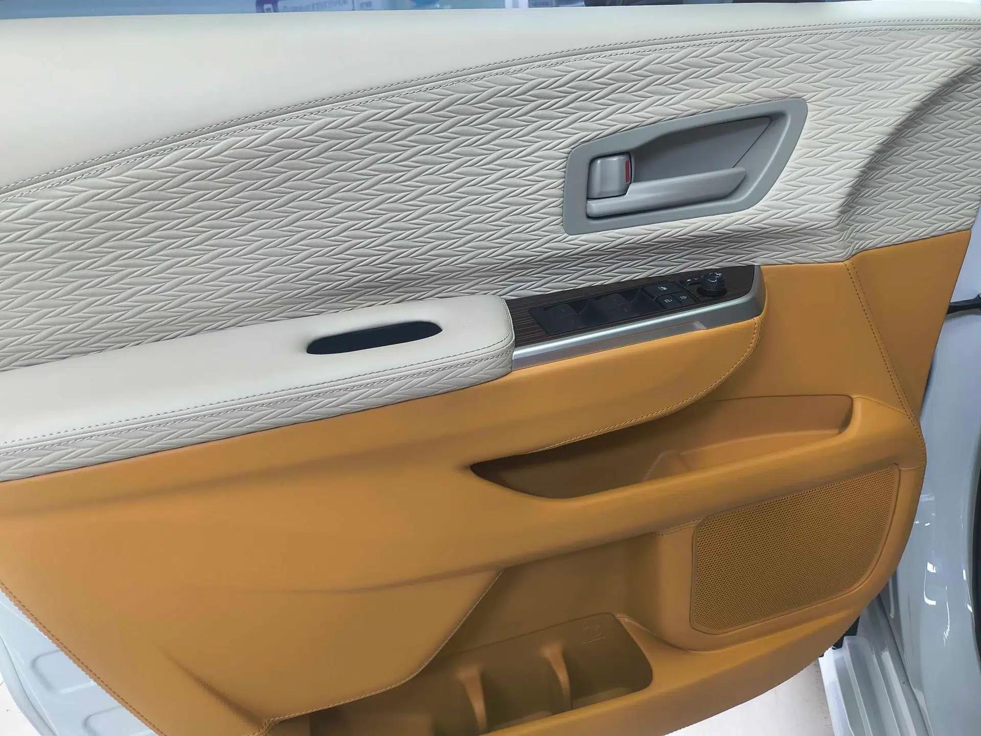 Toyota SIENNA 2023 2.5L Hybrid Comfort Edition — миниатюра 23