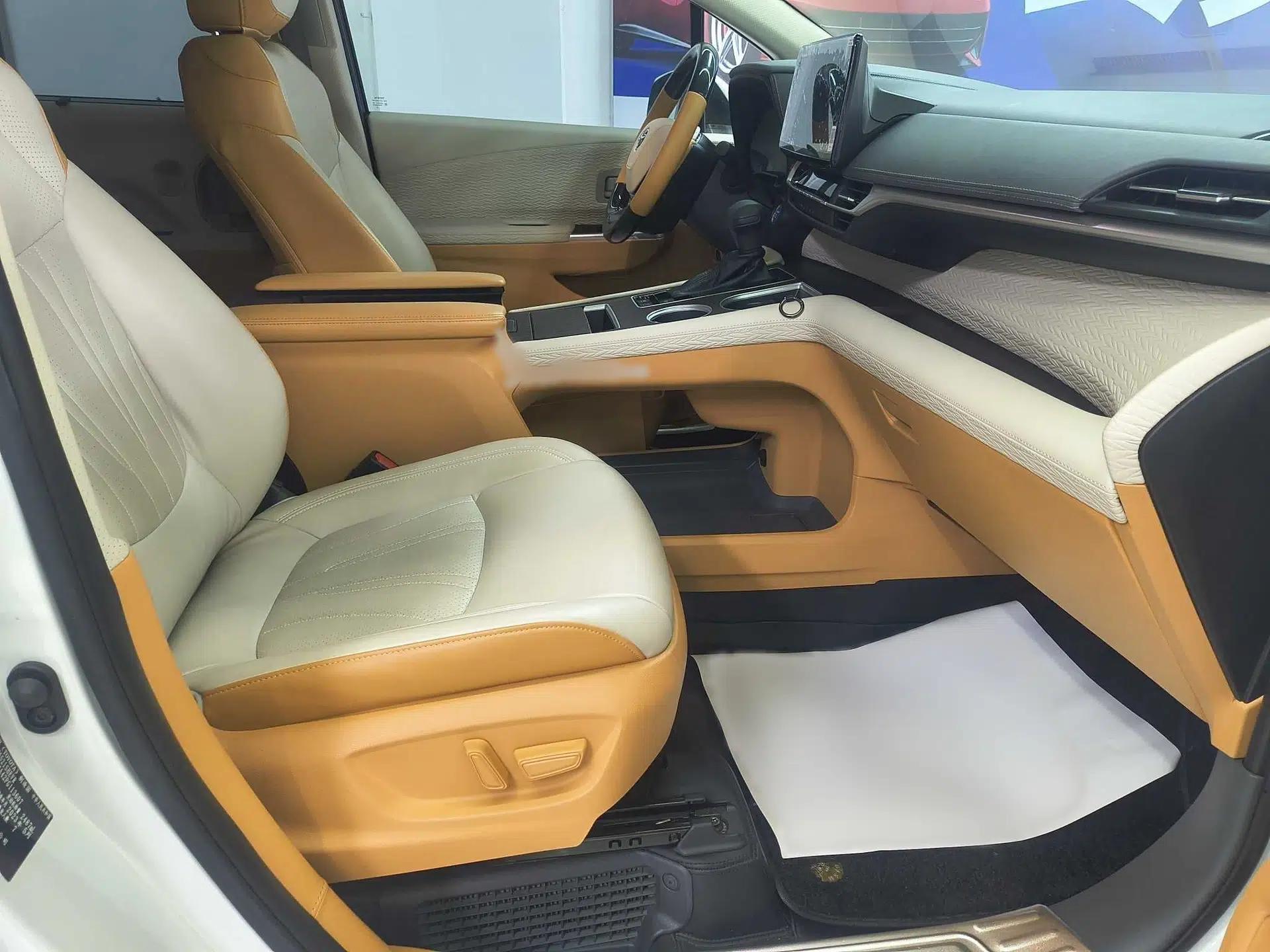Toyota SIENNA 2023 2.5L Hybrid Comfort Edition — миниатюра 26