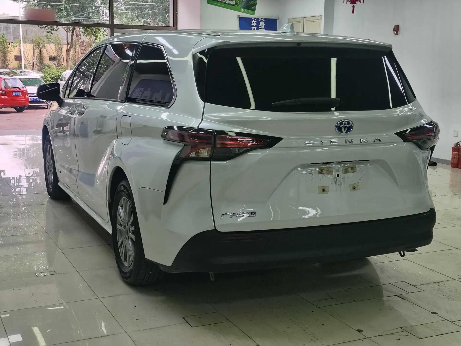 Toyota SIENNA 2023 2.5L Hybrid Comfort Edition — миниатюра 4