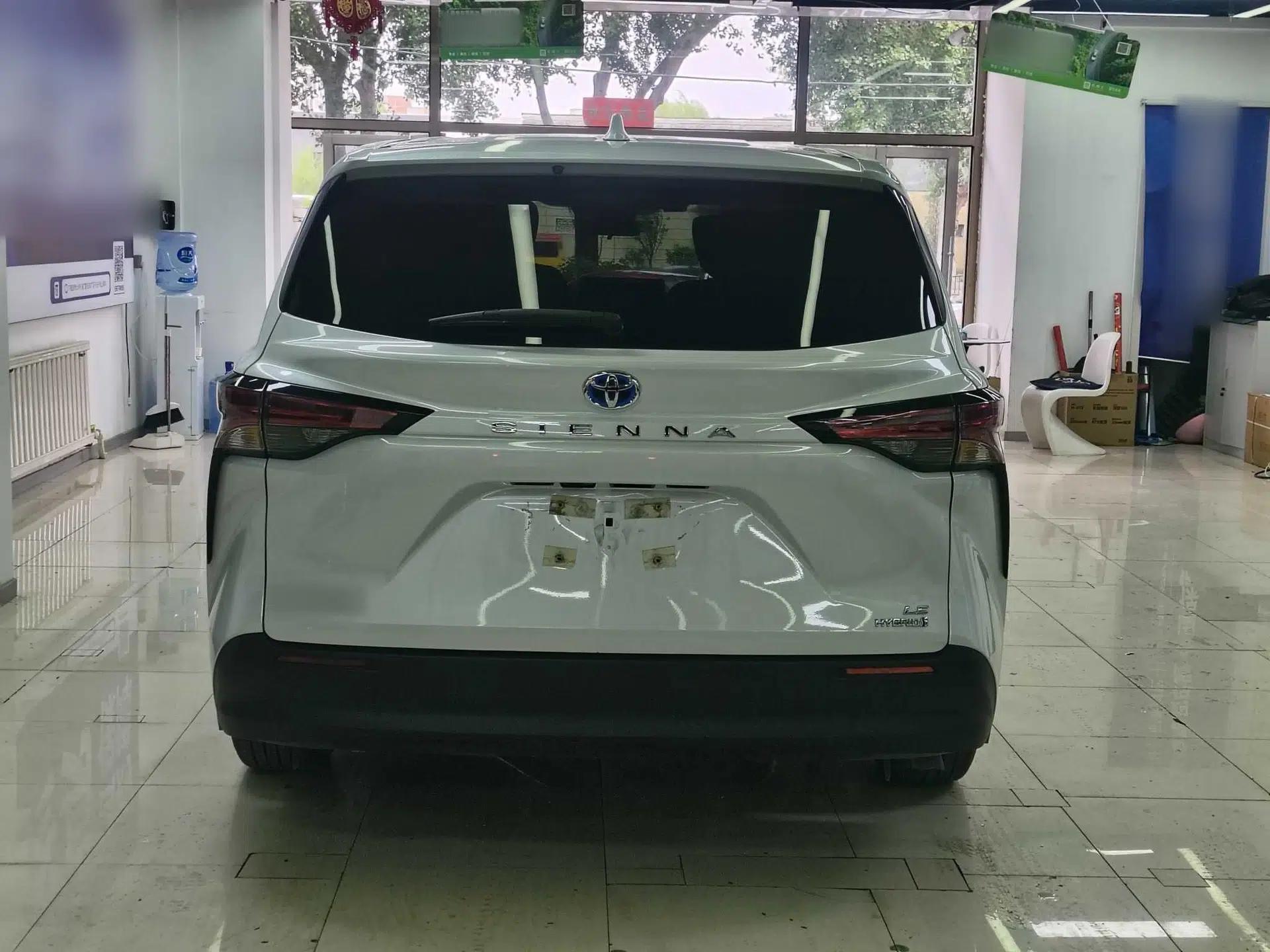 Toyota SIENNA 2023 2.5L Hybrid Comfort Edition — миниатюра 5