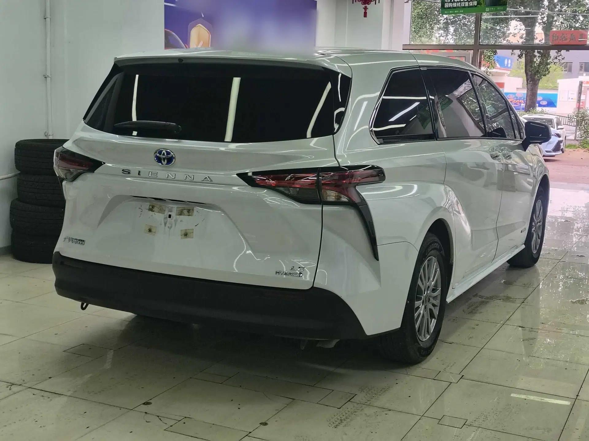 Toyota SIENNA 2023 2.5L Hybrid Comfort Edition — миниатюра 6