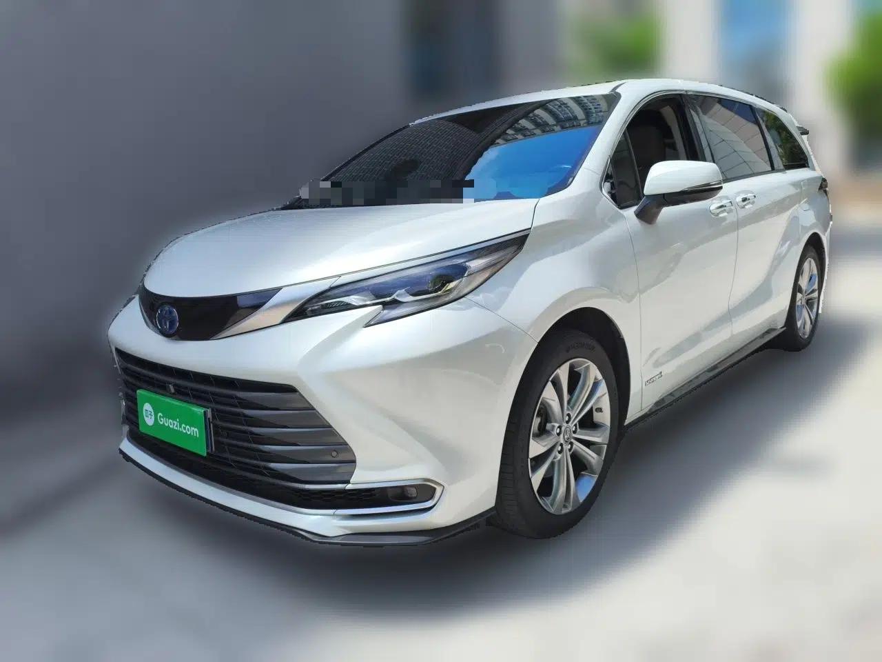 Toyota SIENNA 2023 2.5L Hybrid Deluxe Edition — миниатюра 1