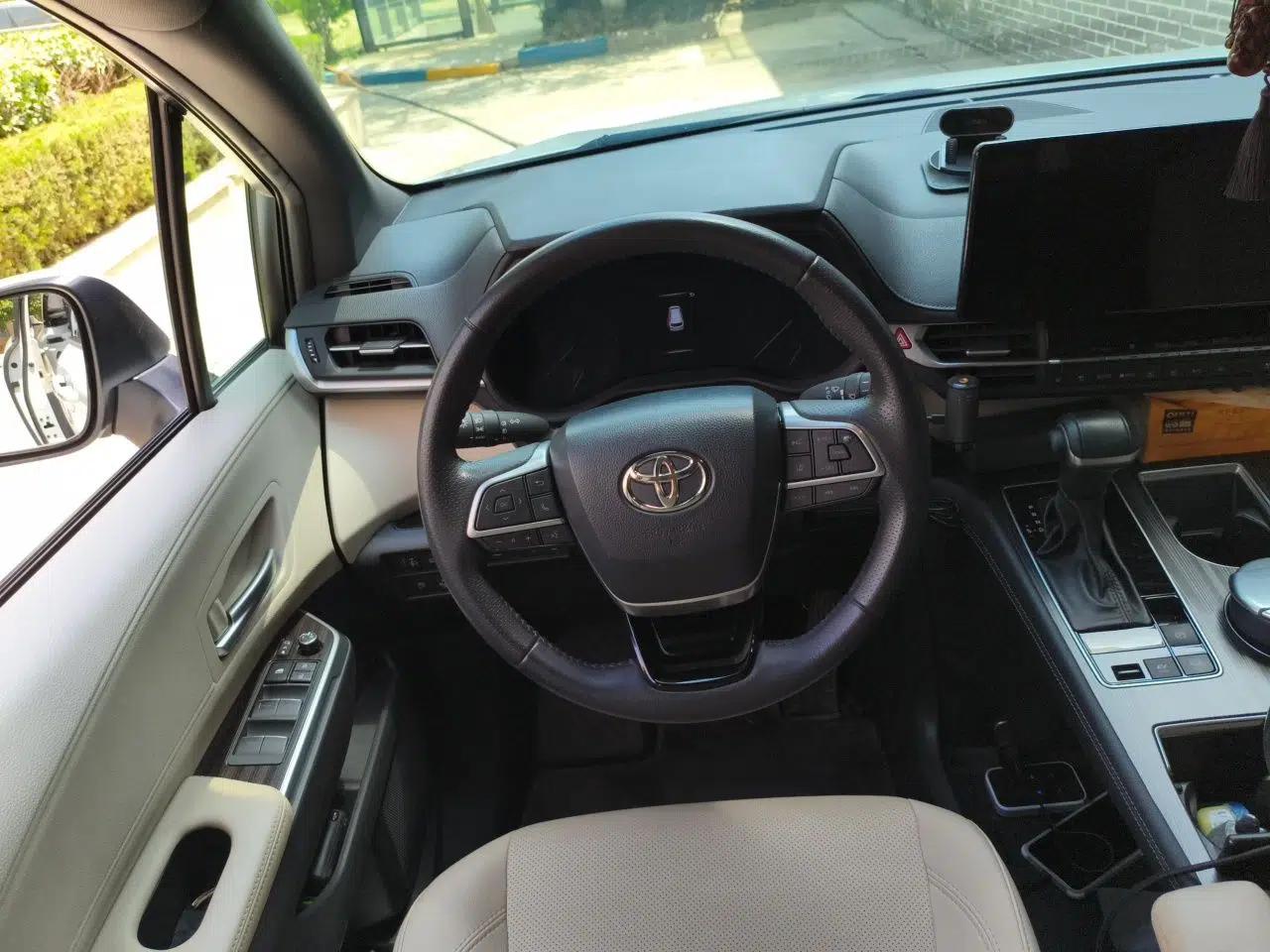 Toyota SIENNA 2023 2.5L Hybrid Deluxe Edition — миниатюра 11