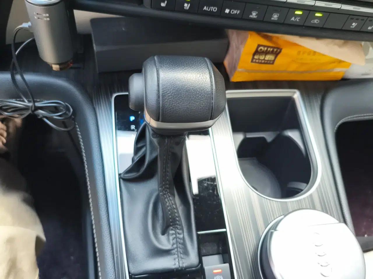 Toyota SIENNA 2023 2.5L Hybrid Deluxe Edition — миниатюра 15