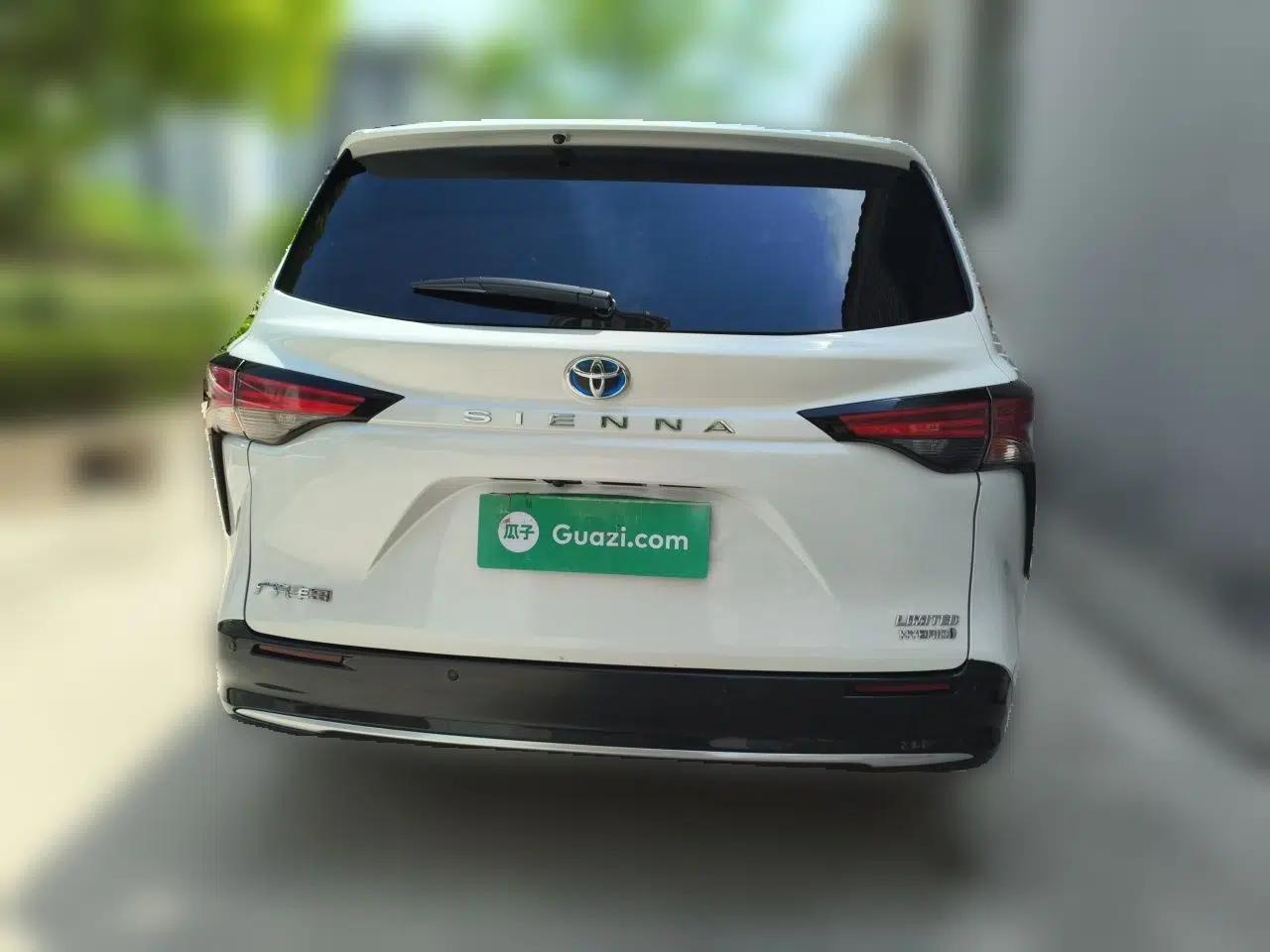 Toyota SIENNA 2023 2.5L Hybrid Deluxe Edition — миниатюра 5