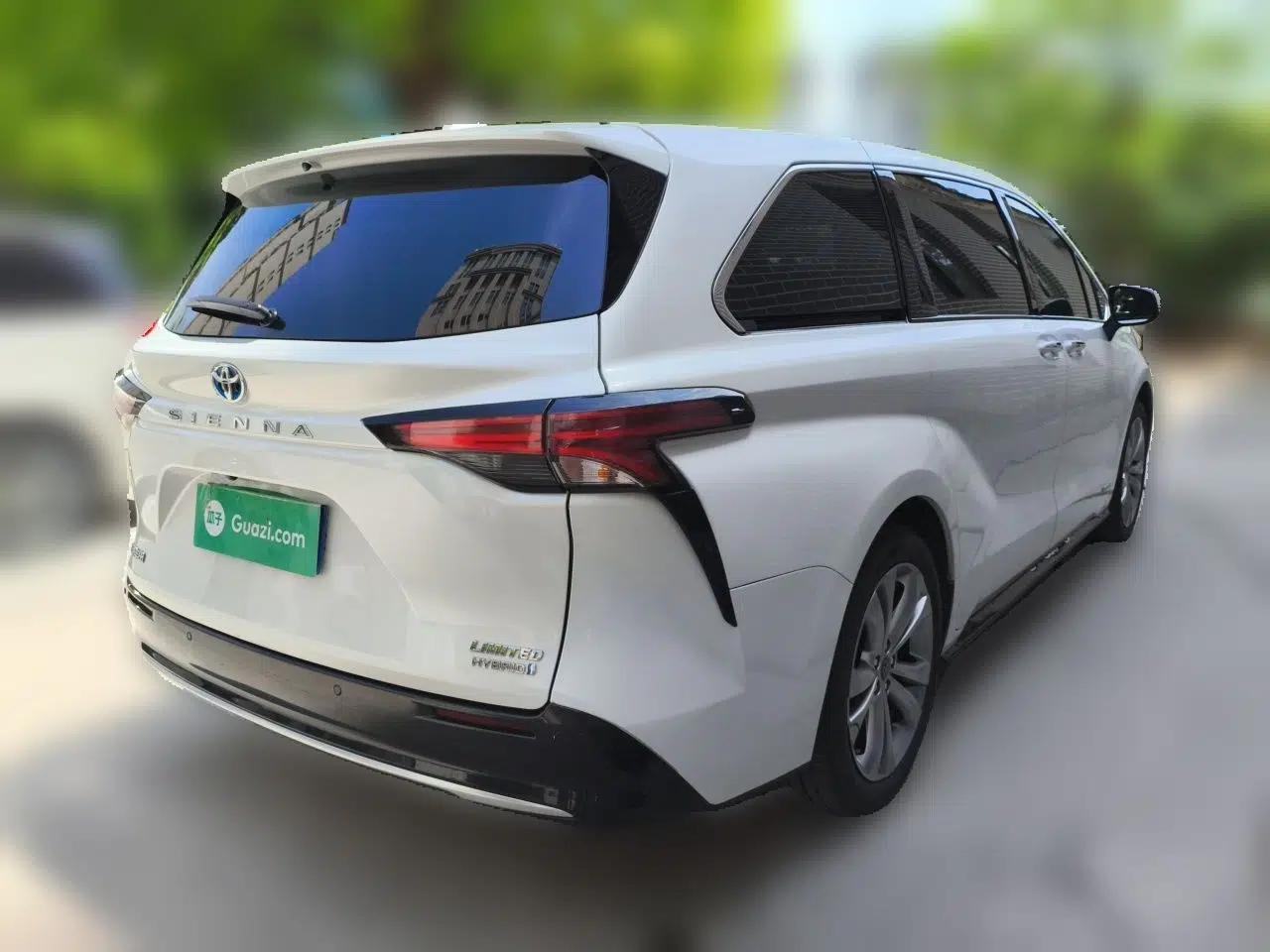 Toyota SIENNA 2023 2.5L Hybrid Deluxe Edition — миниатюра 6