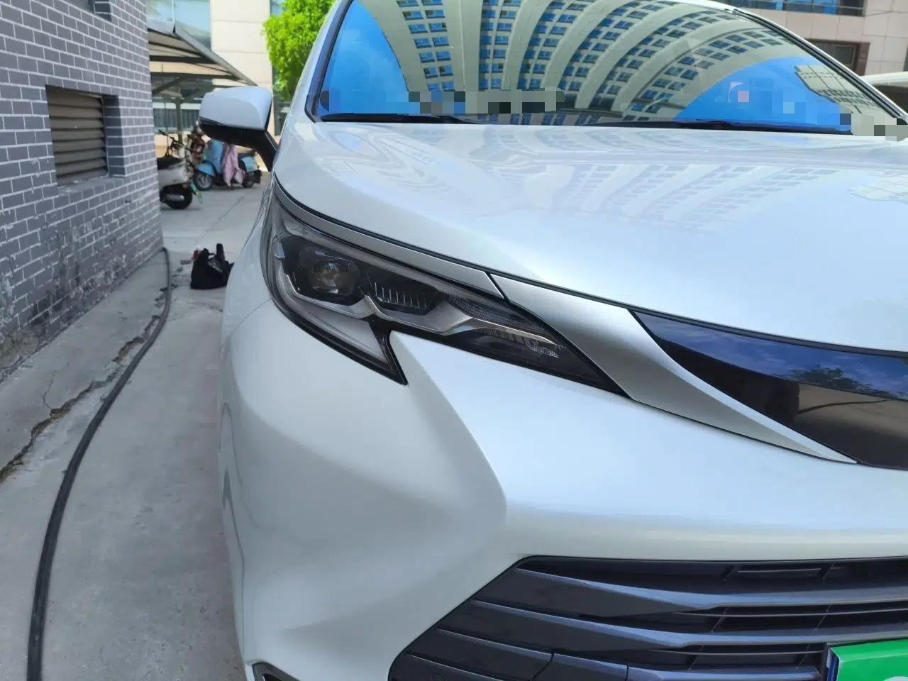 Toyota SIENNA 2023 2.5L Hybrid Deluxe Edition — миниатюра 7