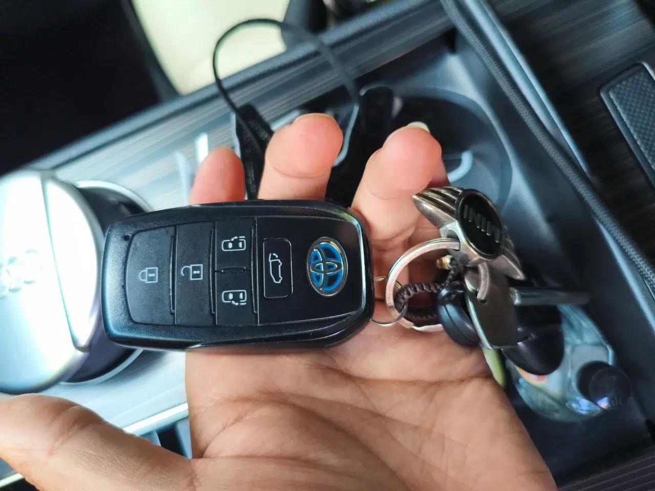 Toyota SIENNA 2023 2.5L Hybrid Deluxe Edition — миниатюра 9