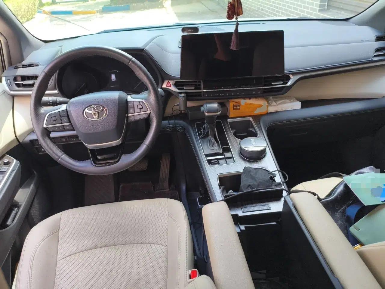 Toyota SIENNA 2023 2.5L Hybrid Deluxe Edition — миниатюра 10