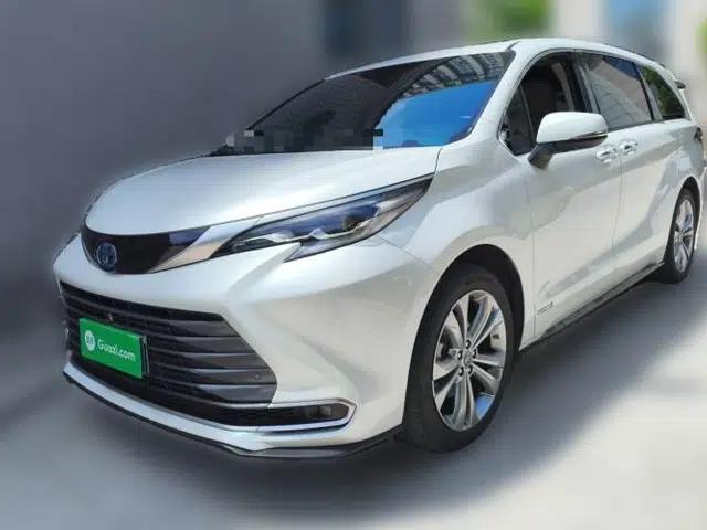 Toyota SIENNA 2023 2.5L Hybrid Deluxe Edition