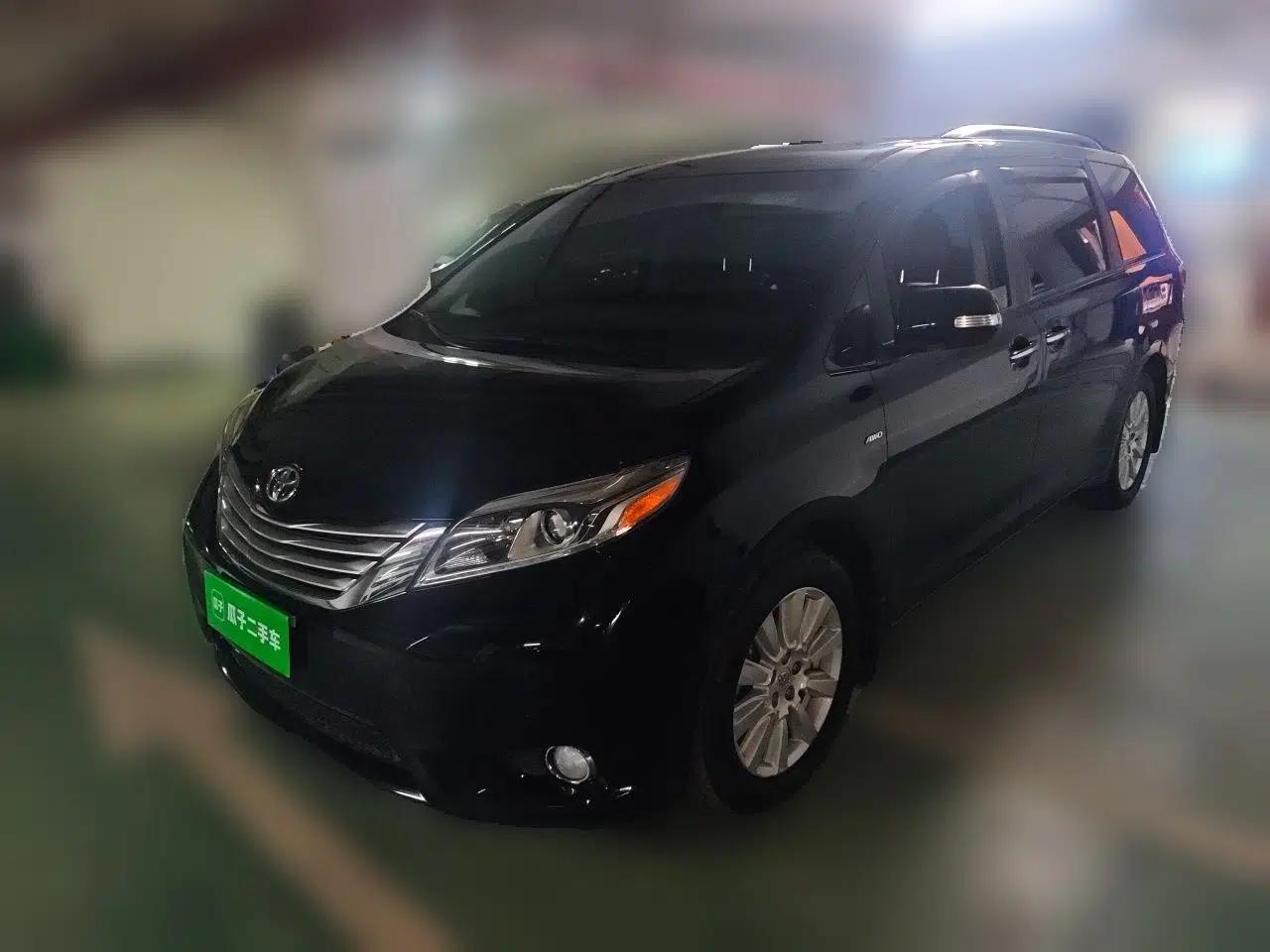 Toyota SIENNA 2017 3.5L Four-Wheel Drive Limited 7-Seater Canadian Version — миниатюра 1