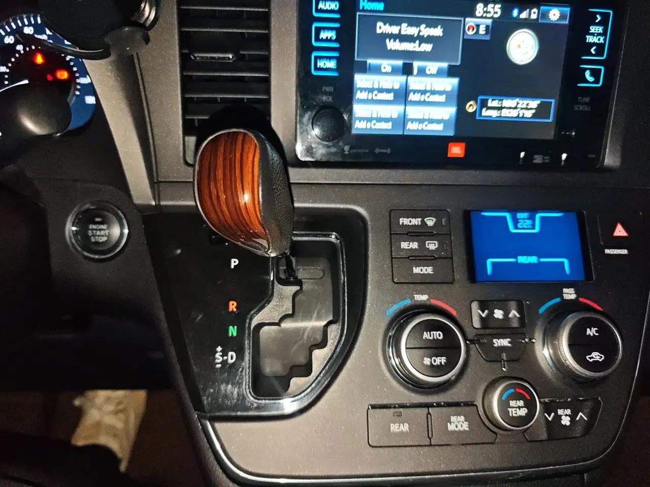 Toyota SIENNA 2017 3.5L Four-Wheel Drive Limited 7-Seater Canadian Version — миниатюра 15