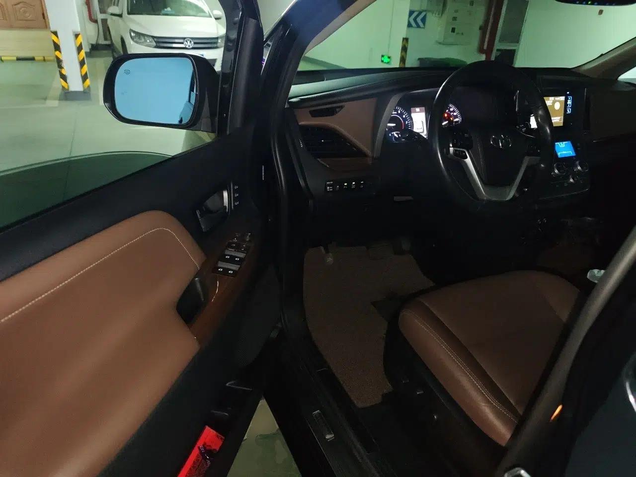 Toyota SIENNA 2017 3.5L Four-Wheel Drive Limited 7-Seater Canadian Version — миниатюра 17