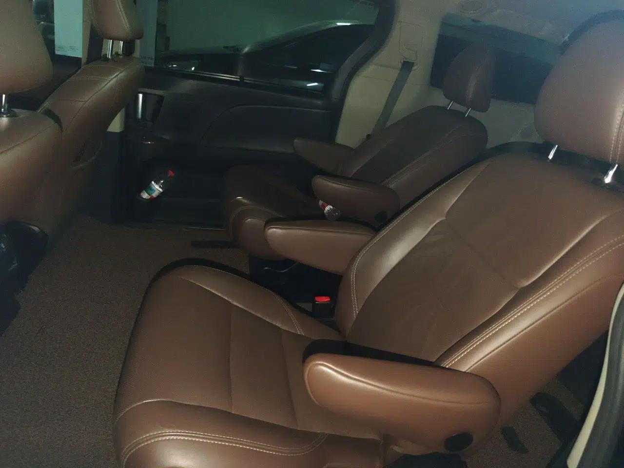 Toyota SIENNA 2017 3.5L Four-Wheel Drive Limited 7-Seater Canadian Version — миниатюра 18