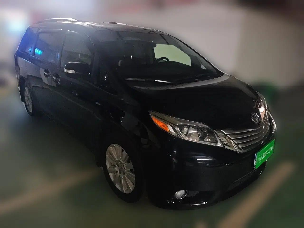 Toyota SIENNA 2017 3.5L Four-Wheel Drive Limited 7-Seater Canadian Version — миниатюра 3
