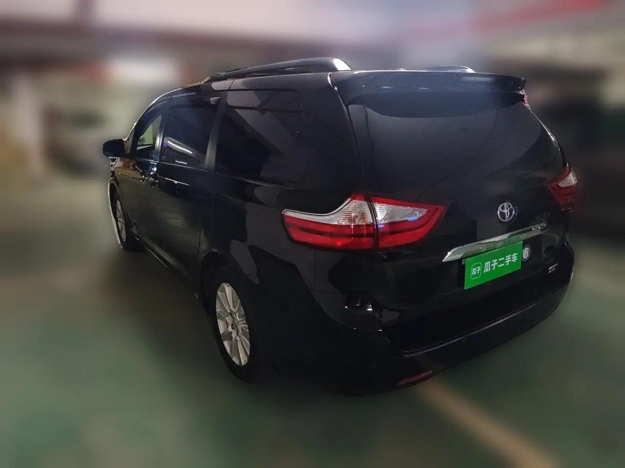 Toyota SIENNA 2017 3.5L Four-Wheel Drive Limited 7-Seater Canadian Version — миниатюра 4