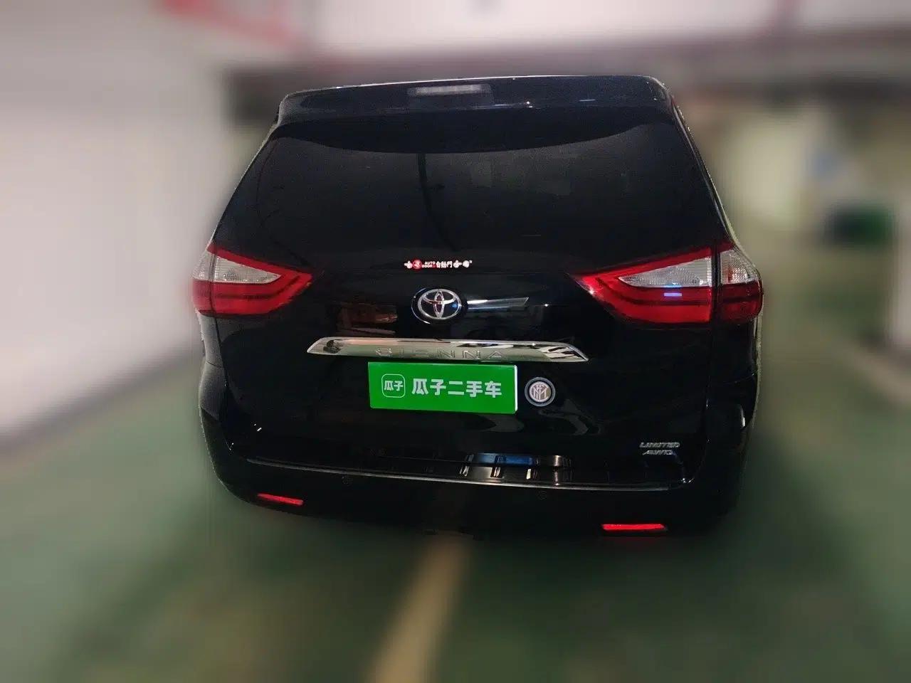 Toyota SIENNA 2017 3.5L Four-Wheel Drive Limited 7-Seater Canadian Version — миниатюра 5